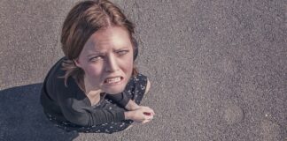 W jakich jednostkach jest wyrażony błąd MAE mean absolute error i czy może on przyjmować np wartości ujemne?